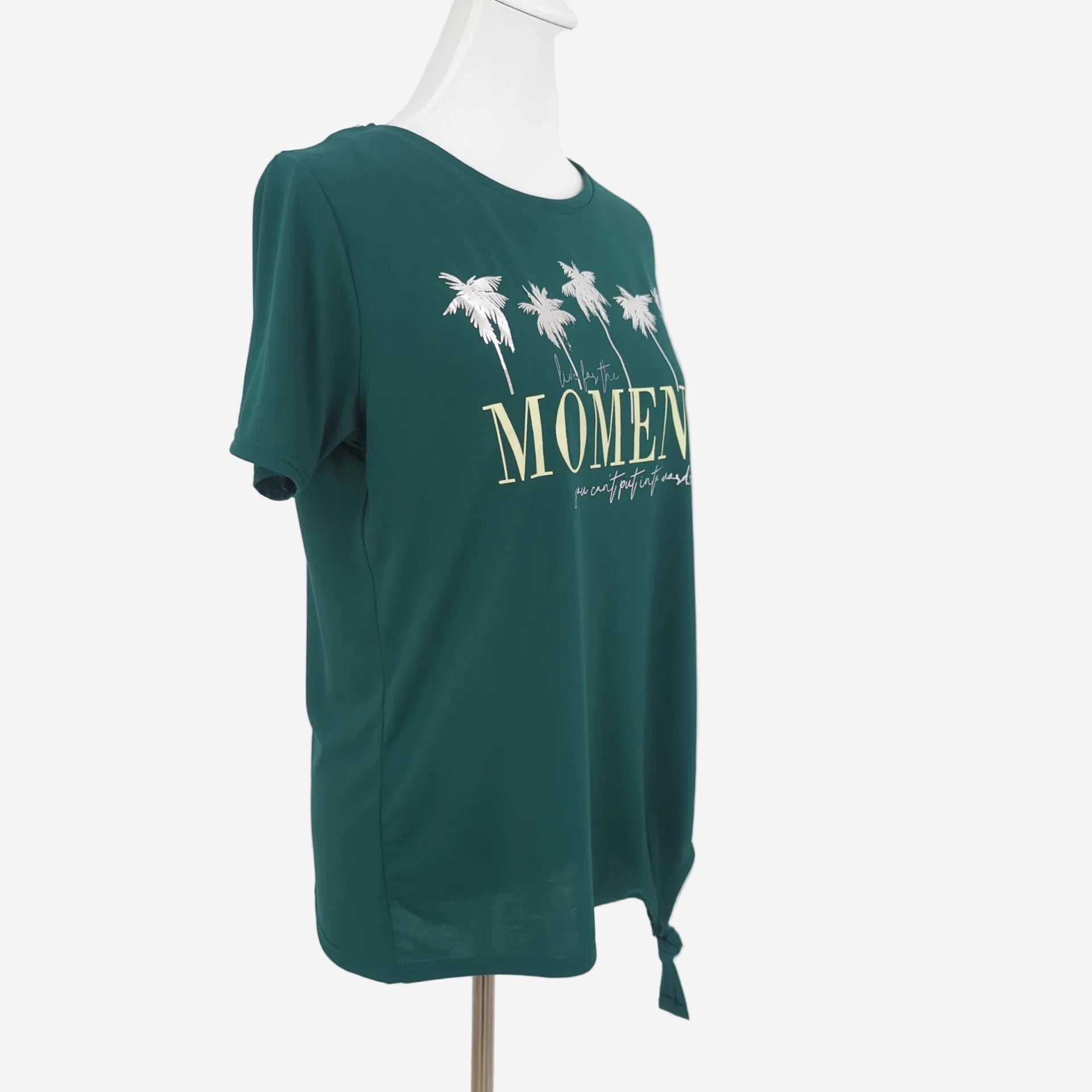 Damen T Shirt Grün mit Palmen Print – Sommer Oberteil mit Knotendetail